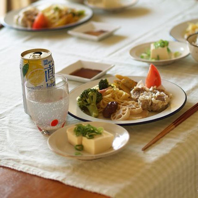 昨日の夏休みごはんとメイの疑問形の首の角度