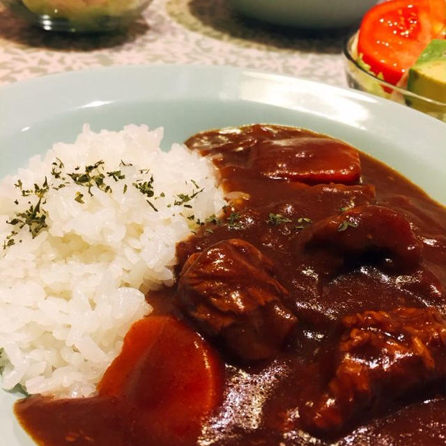 平日夜に牛スジカレーを煮てはいけない