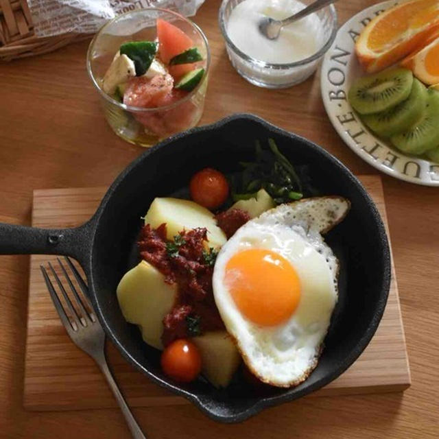 朝ごはんとお昼ごはん。