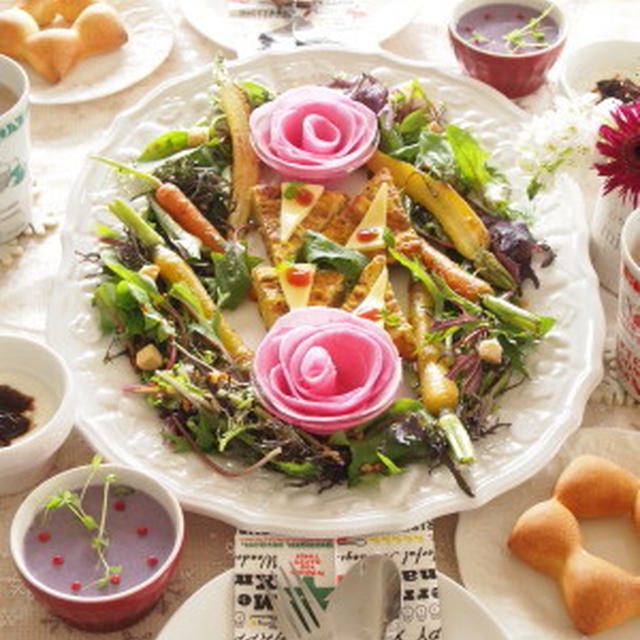 パンと卵と野菜とポタージュ　de　クリスマス風ブランチ。。。