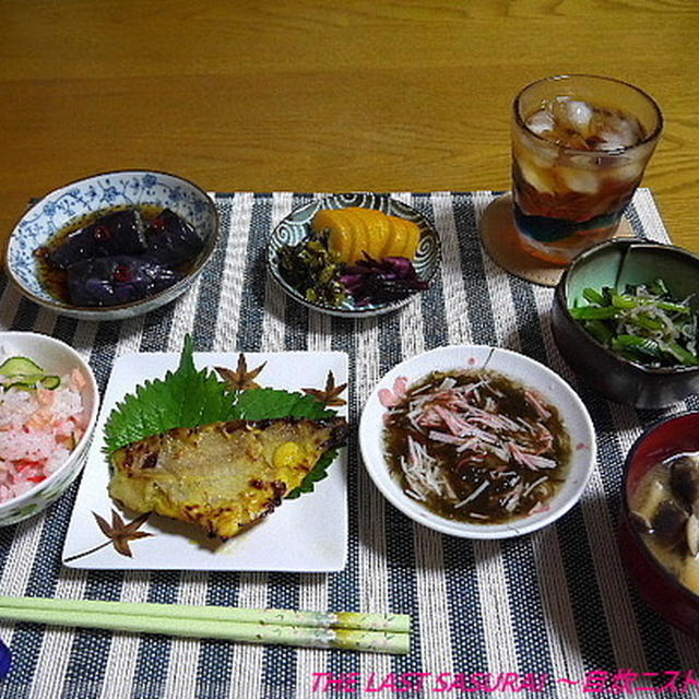 【夕食】赤魚西京漬け・茄子の揚げ浸し・小松菜じゃこ和え・もずくとかにかまの酢の物…