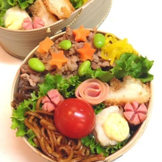 お弁当とクリスマスのラッピング