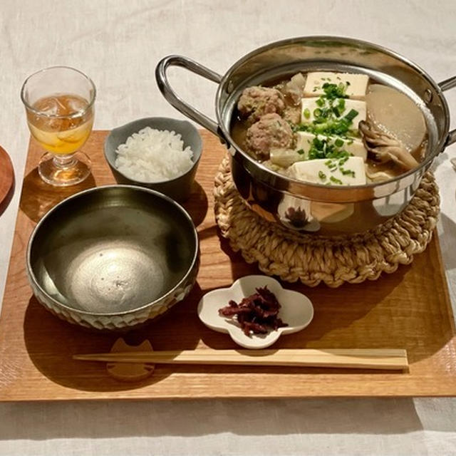 餃子の種団子のひとり鍋の夜ごはんと、オートミールお好み焼きのお昼ごはん