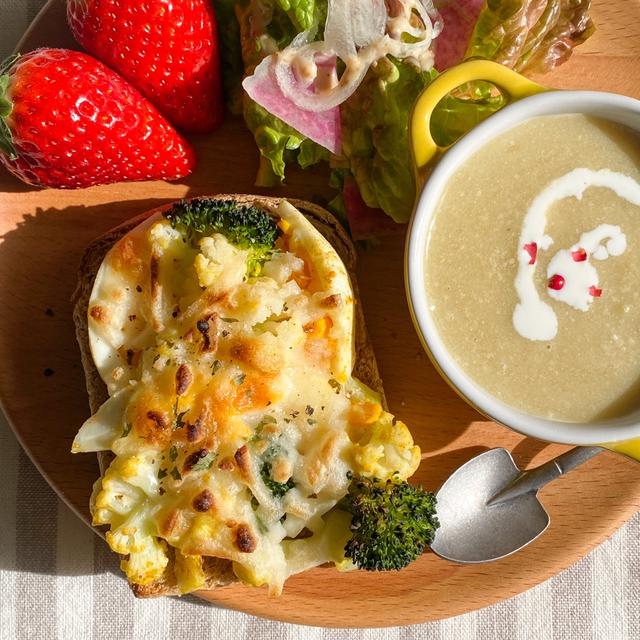 ＊ブロッコリーとカリフラワーのたまごカレーマヨトースト＊