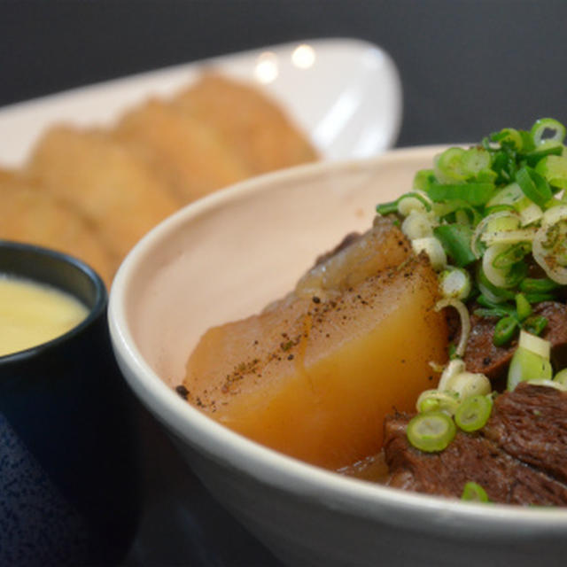 おいなりさんと茶碗蒸し。牛すじ大根も。