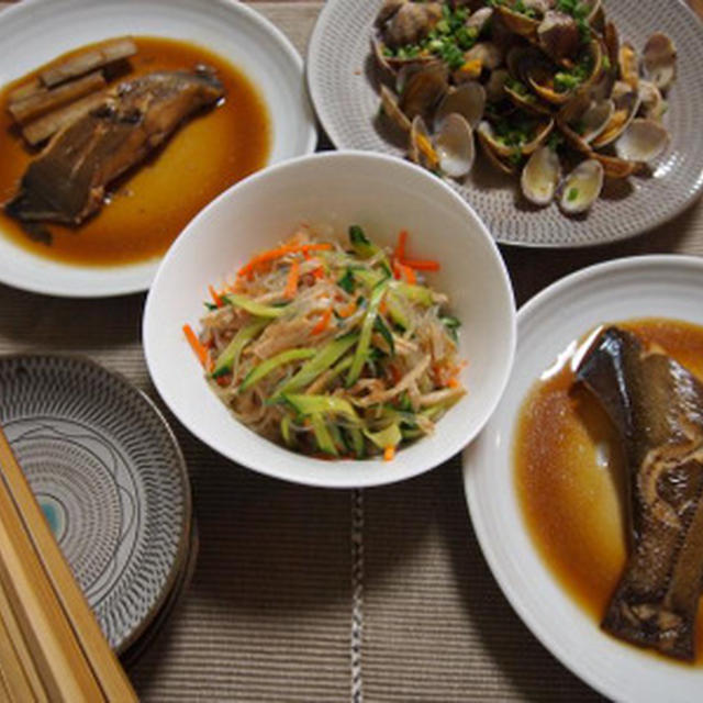 カレイの煮付けとアサリのワイン蒸しと春雨サラダ