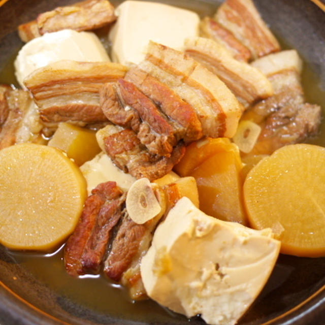 厚切り豚バラと大根と豆腐の煮物