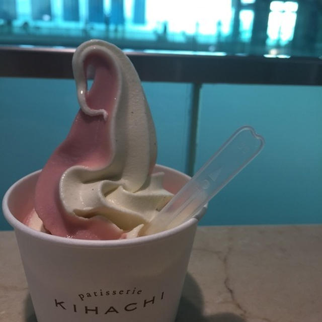 【 羽田空港の絶品イチゴソフト 】