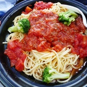 夏と言えば冷製パスタ！「Wトマトの冷たいパスタ（別名・自家製「埼スパ」）」と「生サーモンとトマトのディル・バジル風味パスタ」