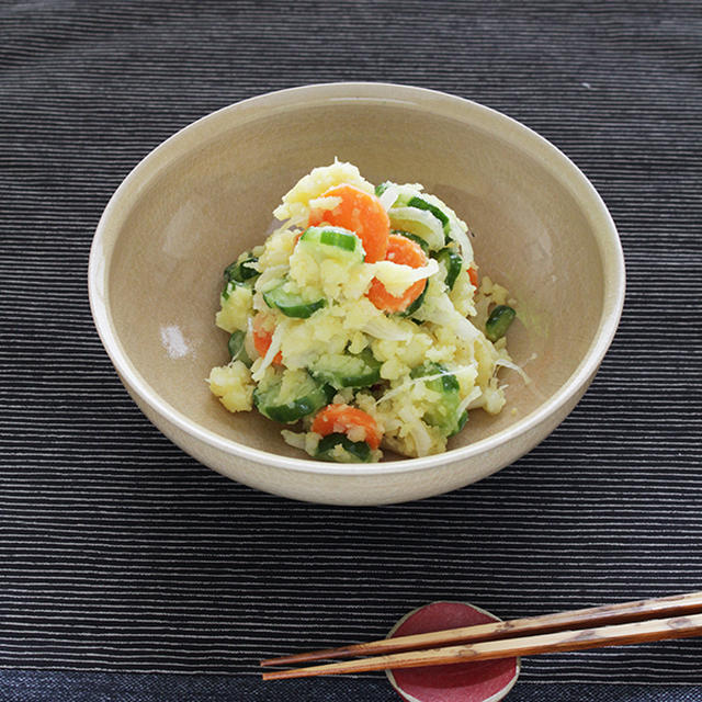 レシピ---レンジで簡単☆カレー味のポテトサラダ/渡辺信史の灰釉丸鉢