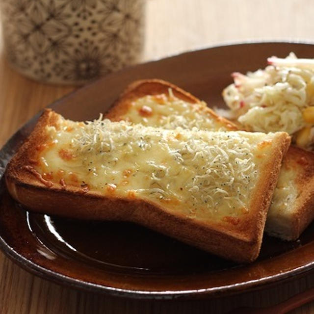 しらすのチーズトースト