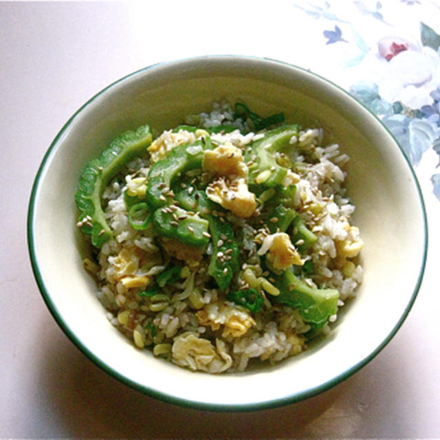 苦瓜と緑豆スプラウトの焼き飯。