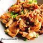 鶏もも肉のきのこ煮込み【ガリバタ醤油の無水調理】(動画レシピ)/Simmered chicken with mushrooms.