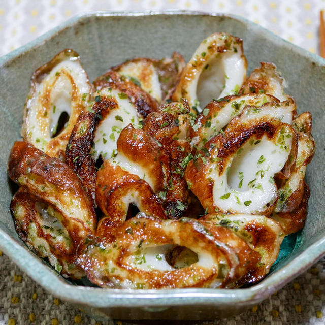 切って混ぜて焼くだけ「竹輪の磯部焼き」&「アルマイトの鍋でチキンラーメン」