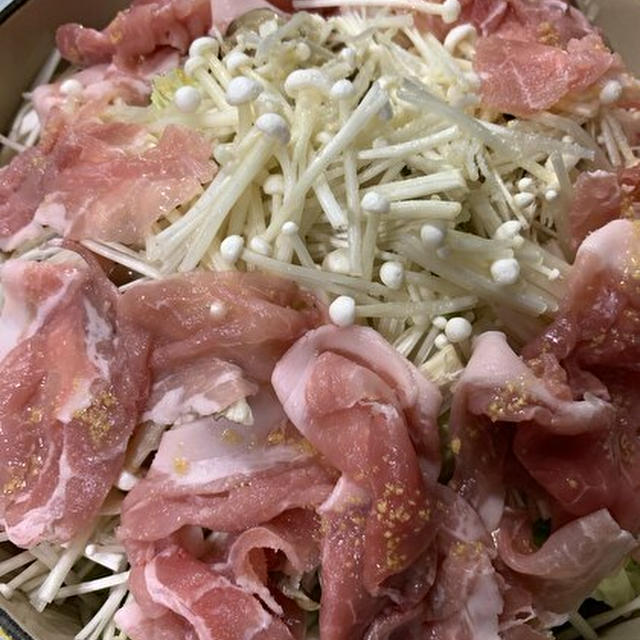 ジャポネーズで豚肉と白菜の重ね蒸し