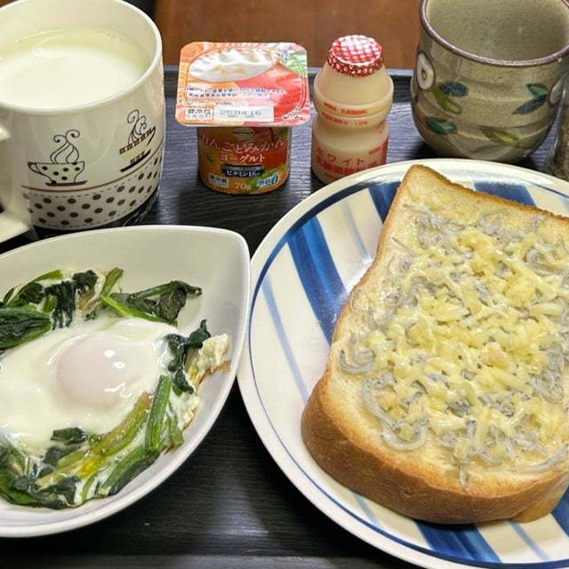 3.28【お家ごはん・朝】シラスマヨシュレッドトースト❣️Myキムチ納豆シュレッドトーストです。