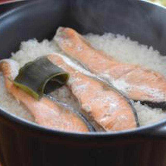 今日の朝ごはん。塩鮭のあれこれと萬能鍋のあれこれ。