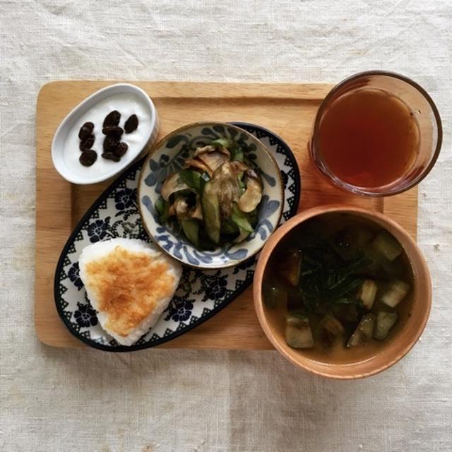 7月18日の朝ごはん。調理時間15分。手前味噌おにぎり