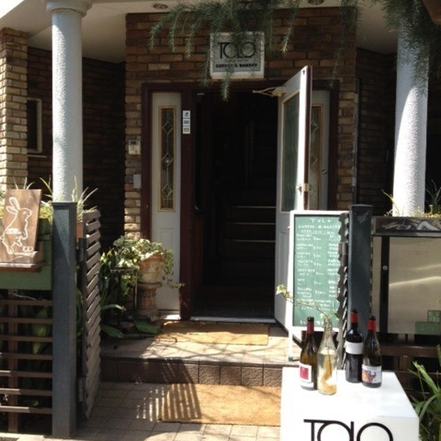 桜散歩とパンランチ②世田谷代田「TOLO」木々溢れる一軒家のカフェベーカリー