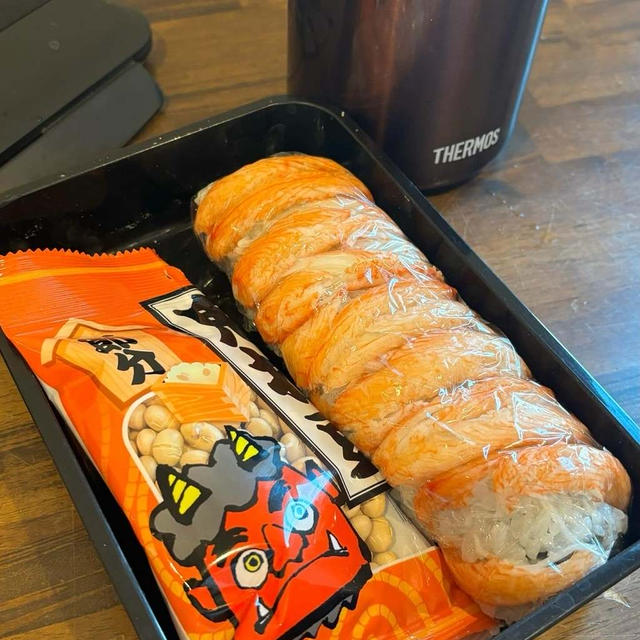 昨日の塾弁はカニ棒寿司です〜！！