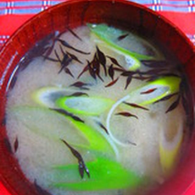 「ひじきと素麺バチの味噌汁」