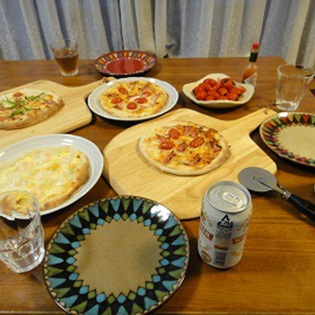 ８月１１日の夕飯　***　ピザ６枚　***
