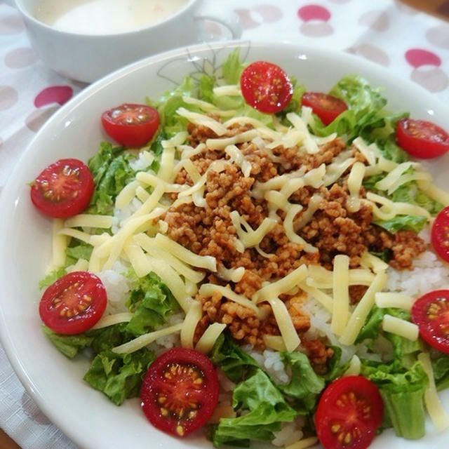 タコライスでお昼ご飯。