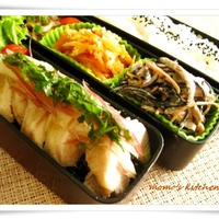 【ヘルシー＆ダイエットにも♪蒸し鶏のわかめロール　梅ソース添え～本日のお弁当】