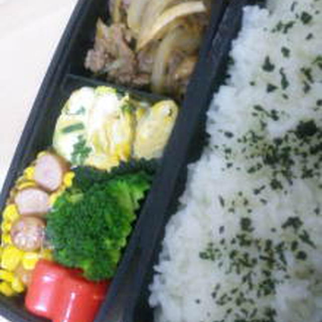 スタミナ焼き肉弁当。と、本日のピザ。笑