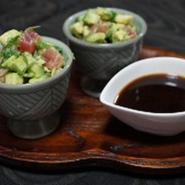 マグロとアボカドのタルタル　　特製タレを添えて♪