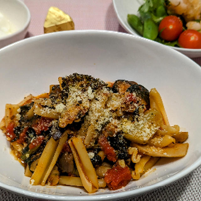 体調不良で鯖缶アサリ缶のトマトソースパスタ