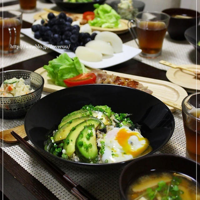奇跡の女。～温玉アボカ丼～