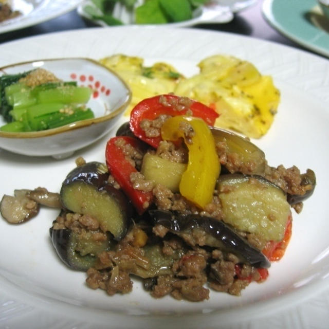 夕食のメニュー！メインは野菜の肉味噌蒸し