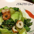 シンプル美味の節約レシピ♪「青梗菜（ちんげんさい）と竹輪の塩麹炒め　＊胡麻油風味」