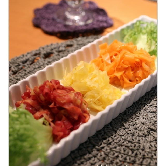 ３色にんじんサラダ　と　クリームシチュー