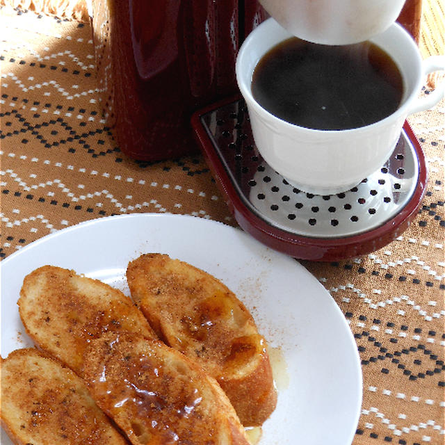 忙しい朝もしっかり朝食！本格コーヒーとカリカリバゲットのシナモンメープルトースト。