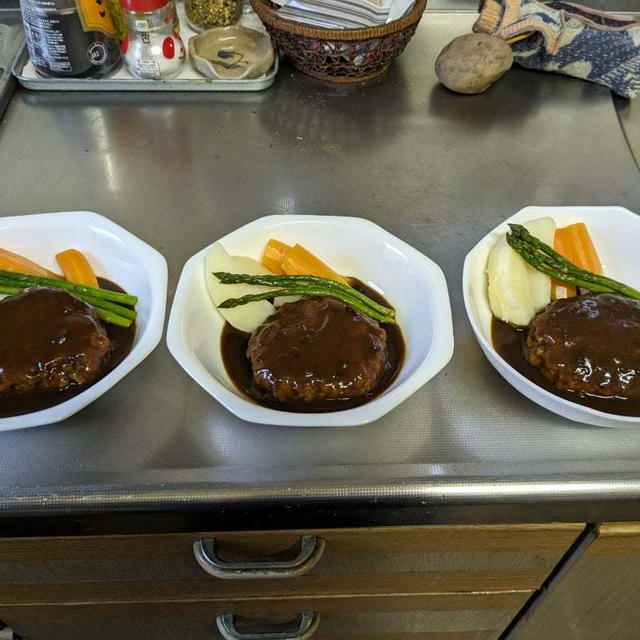 おうちごはん　〜ハンバーグ３人前〜