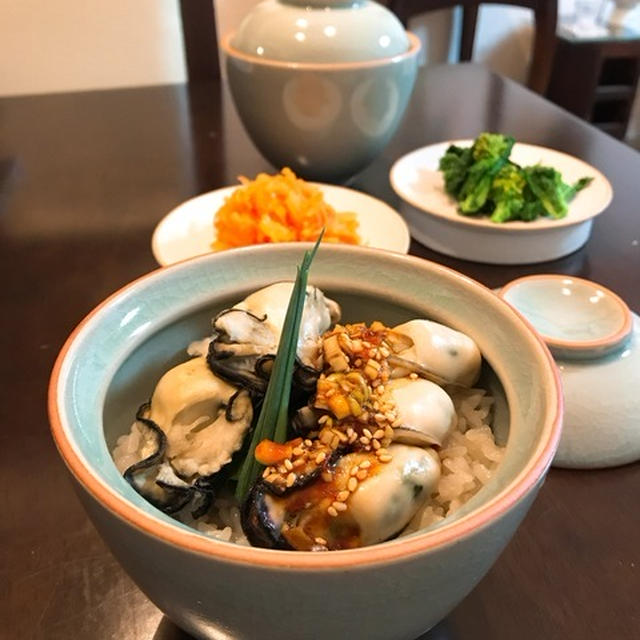 冬の韓国ごはん。たれで食べる「牡蠣の炊き込みごはん」。