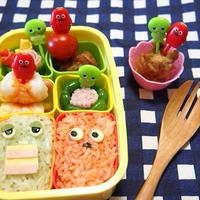 お弁当に簡単！可愛いおかず♡ピーマンお花 と海老のポークビッツ巻き