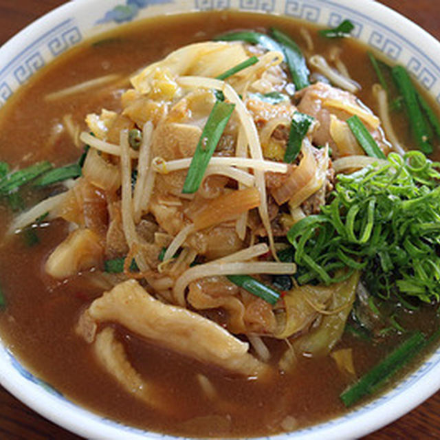 昼は「ホルモン味噌ラーメン」