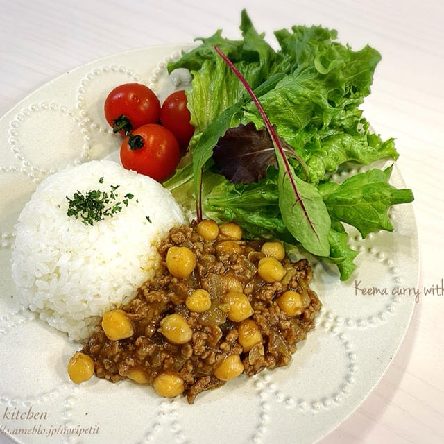 ほぼ10分で完成‼︎煮込まず<簡単>ひよこ豆のキーマカレー