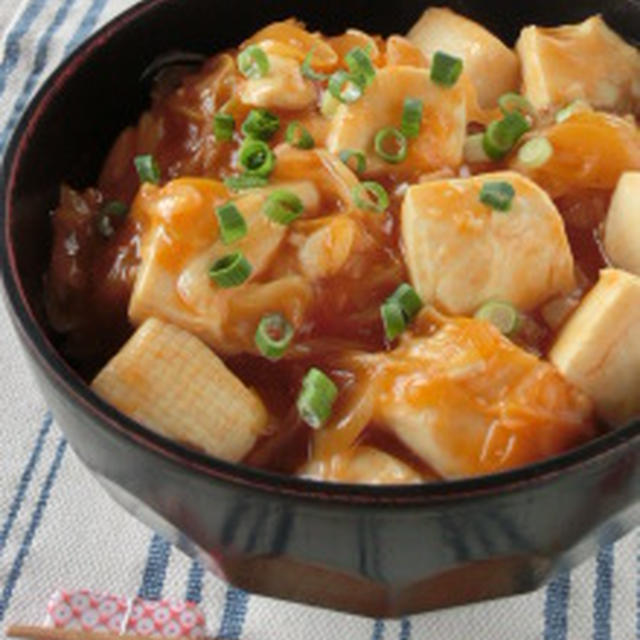 カプサイシンパワーで体ポカポカ丼☆ネギ豆腐チリソース丼