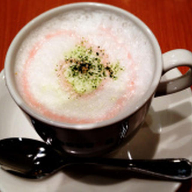 カフェでさくらラテ