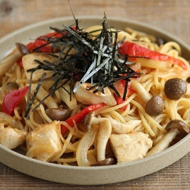 鶏むね肉で簡単・節約♪チキンときのこの和風パスタ