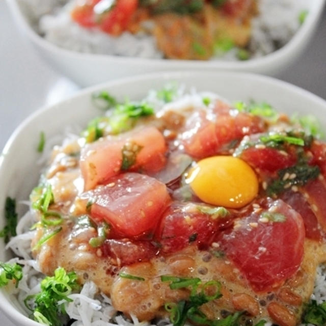 休日のお昼ご飯、丼ものに海南鶏飯、焼きそば、へぎそばと…あれこれアップ。