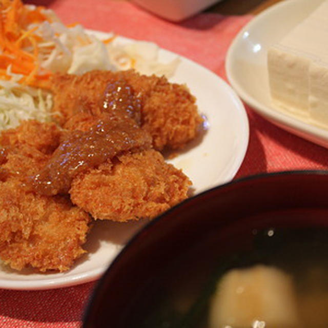鶏かつ定食なり。