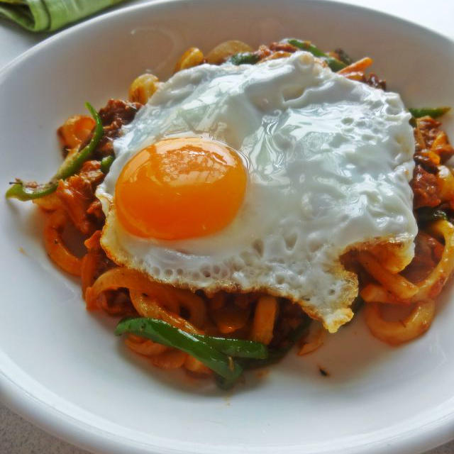 鯖缶でナポリタン風サバ味噌カレー焼きうどん