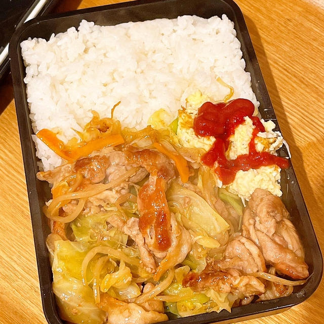 寝坊したので野菜炒め弁当です！！