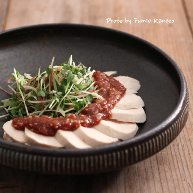 さっぱり　鶏と香味野菜の梅肉ソース