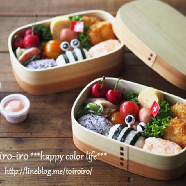 3色おにぎりとエビカツのお弁当